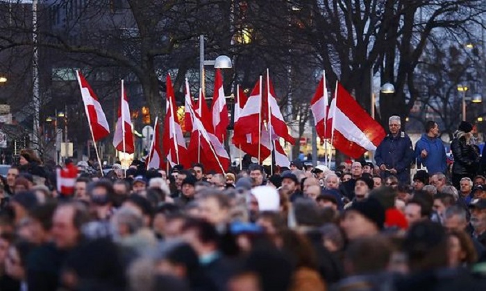 Demo in Liesing: Ruhiger Protest gegen Großquartier