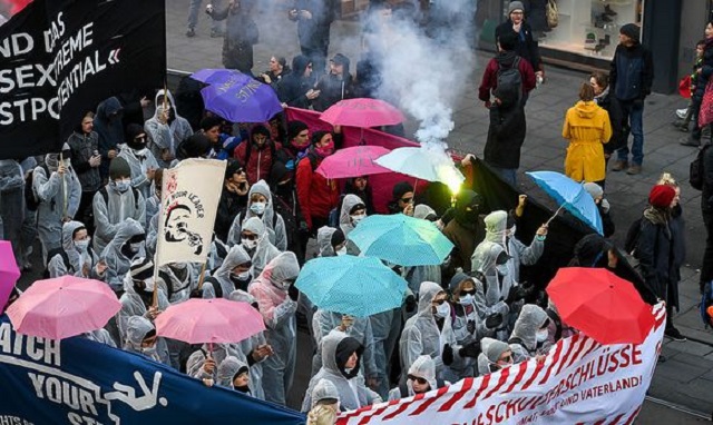 Hunderte demonstrieren gegen rechten Kongress in Linz