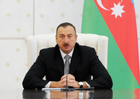 Prezident İlham Əliyev sərgidə