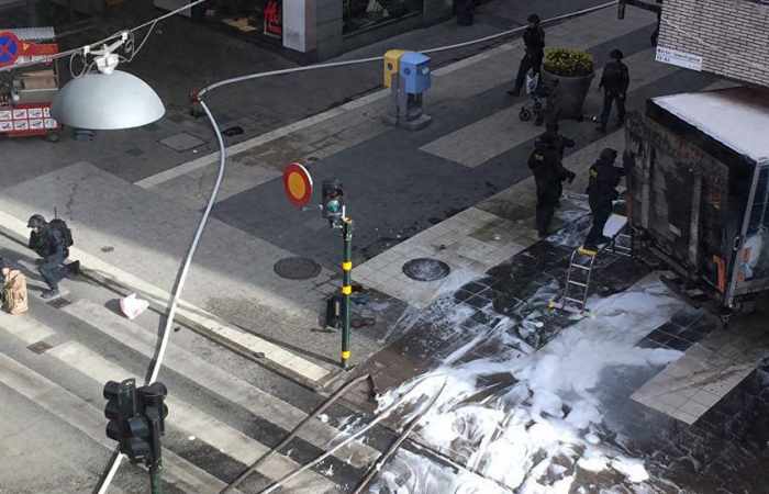 Lkw-Terror in Stockholm: Tasche mit Sprengstoff im Lastwagen entdeckt - Medien