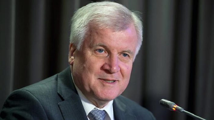 Seehofer gibt Putin merkwürdiges Lob