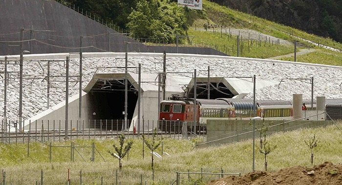 Le plus long tunnel du monde ouvert en Suisse