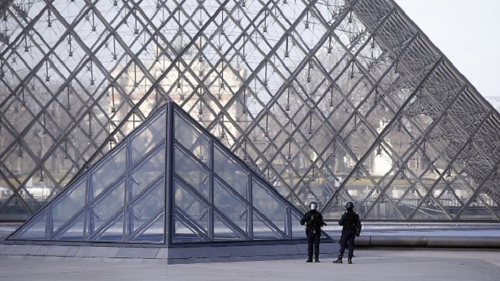 El Louvre y el Orsay evacúan parte de sus obras por la lluvia torrencial