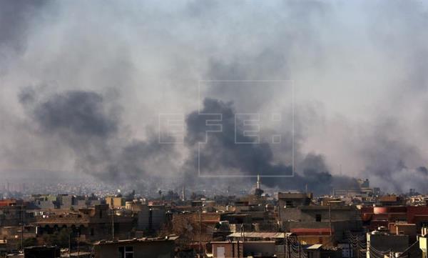 Irak destruye una planta de explosivos de Daesh cerca de Mosul