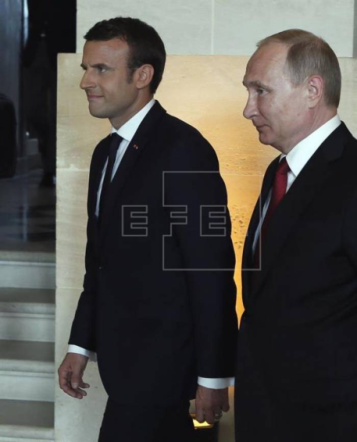 Macron recibe a Putin en Versalles en la primera visita de un jefe de Estado
