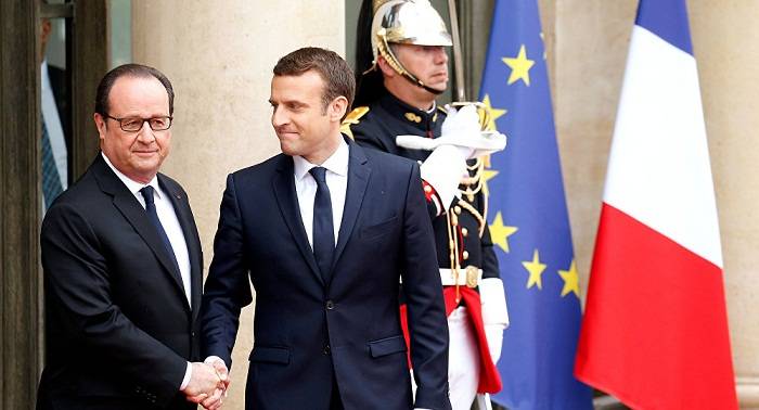 Emmanuel Macron recibe las llaves del Elíseo de François Hollande