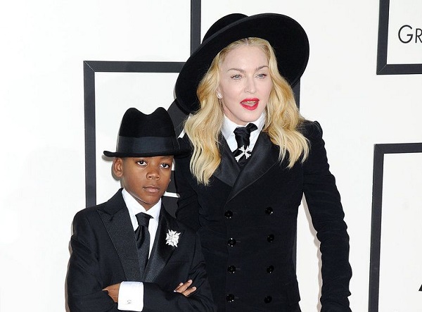 Madonna : le père biolo­gique de David, son fils adop­tif, s`inquiète