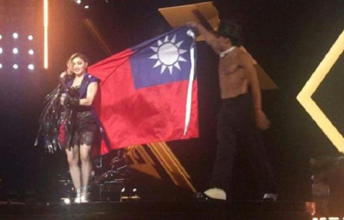 Madonna arbore le drapeau taïwanais et déclenche une tempête sur internet