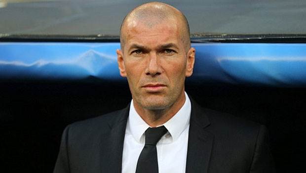 Zidane craque son pantalon après le triplé de Ronaldo - VIDEO
