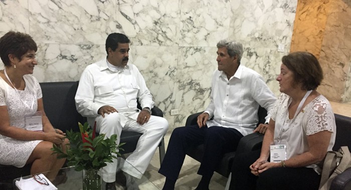 Maduro califica de “respetuosa y franca“ la reunión con Kerry