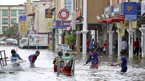 Over 160,000 people flee homes as worst flood in decade hits Malaysia