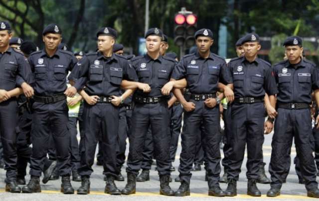 Malaysian police arrest suspected Abu Sayyaf leader, seven others