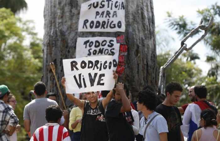 Los manifestantes mantienen la presión en Paraguay para impedir que Cartes apruebe su reelección