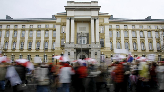 Manifestation monstre à l’occasion de la grève des enseignants à Varsovie - VIDEO