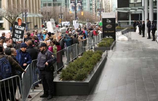 Vancouver: manifestation contre les fils Trump