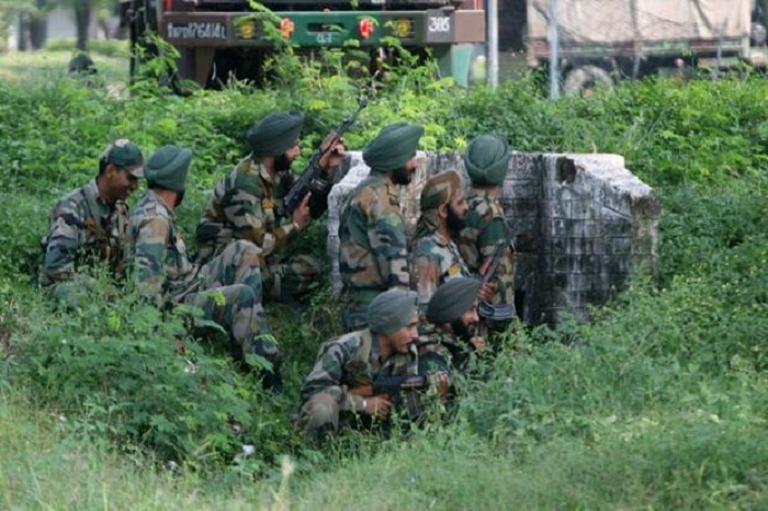 Maoists kill 8 police officers in India 