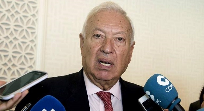 Margallo responde a Picardo: “La mano no, pondré la bandera en Gibraltar antes de lo que él cree“