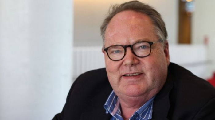 Mark Colvin: 'Giant of Australian journalism' dies
