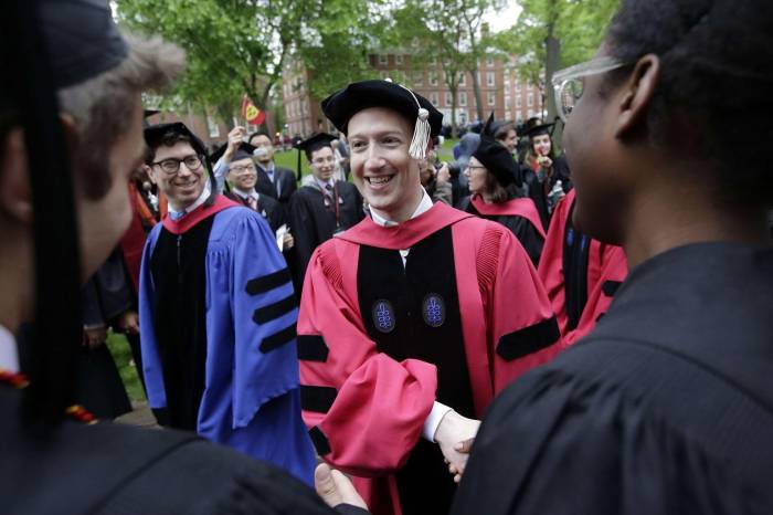 Zuckerberg enfin diplômé de Harvard