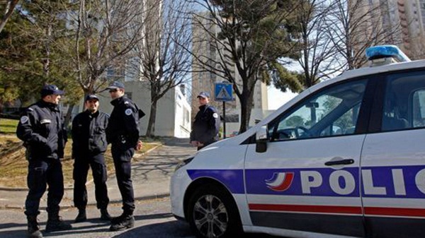 Marseille: un adolescent de 15 ans blesse un juif avec une machette Marseille: un adolescent de 15 ans blesse un juif avec une machette