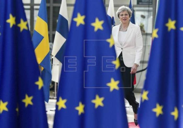 El DUP apoya al Gobierno de May a cambio de inversión en Irlanda del Norte