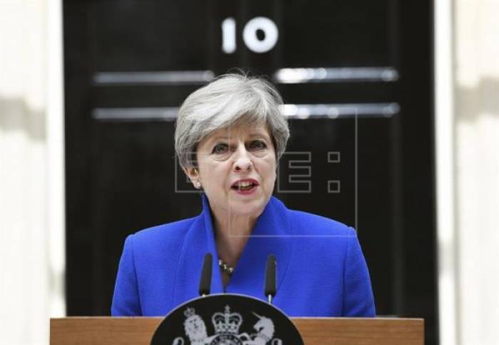 Dimiten los dos jefes de personal de May tras la "enorme decepción" electoral