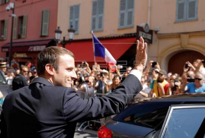 Macron promete a las víctimas de Niza luchar sin cuartel contra el terrorismo