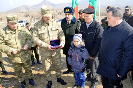 Şəhidin medalı oğluna verildi - FOTOLAR