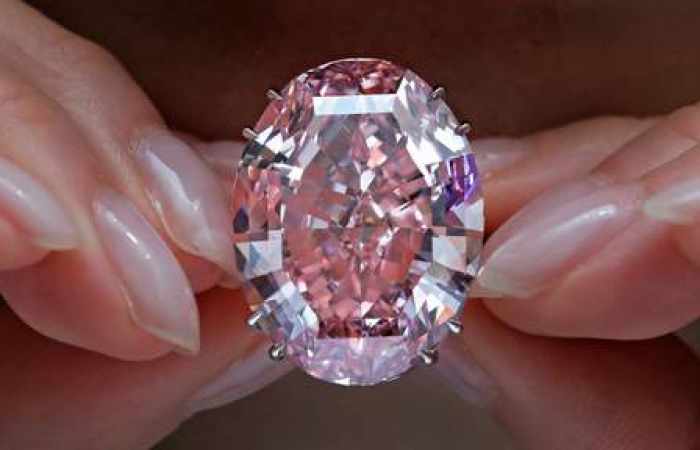 Somme record attendue pour le diamant "Pink Star" à Hong Kong