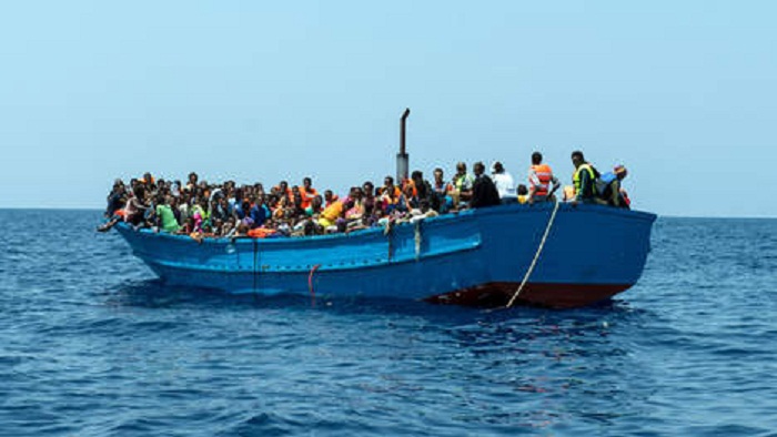 Italie: 16 passeurs arrêtés pour trafic de migrants depuis la Libye