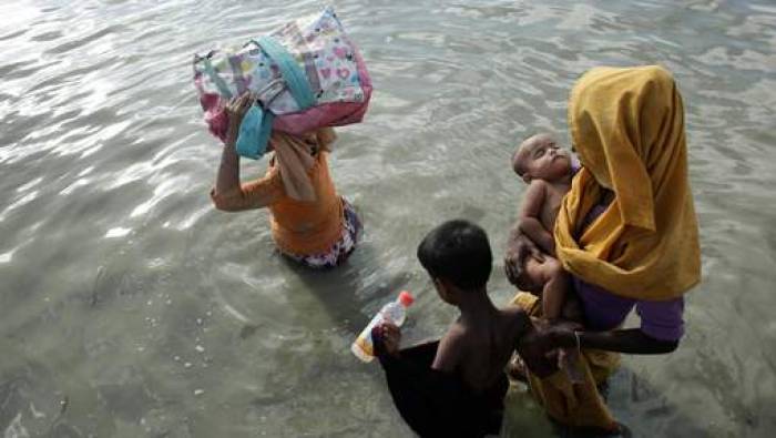 Des Rohingyas tentent de rejoindre le Bangladesh à la nage
