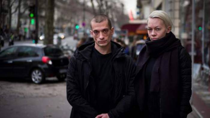 Détention provisoire confirmée pour l'artiste russe qui a mis le feu à la Banque de France
