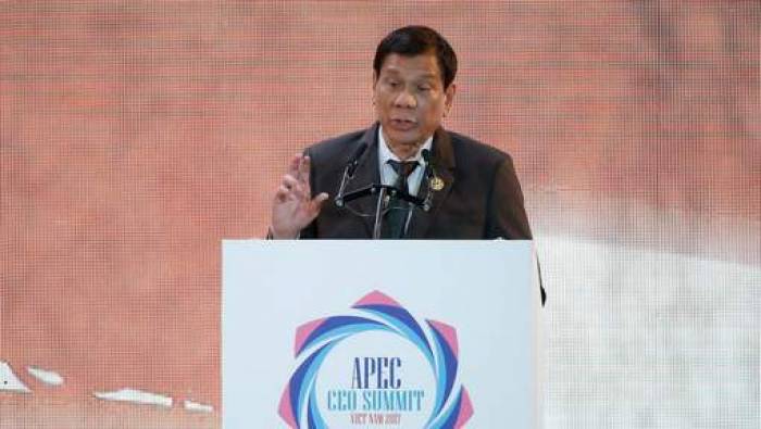 Duterte affirme avoir poignardé quelqu'un à mort à 16 ans