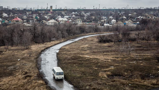 Un minibus saute sur une mine en Ukraine: trois civils tués