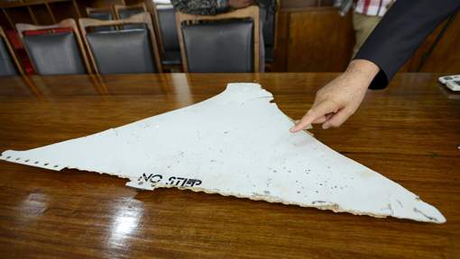 MH370: un débris d`avion du Mozambique en Malaisie pour être analysé