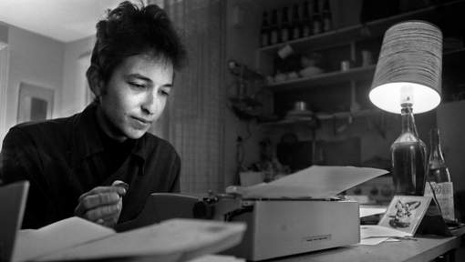 Des écrivains protestent contre le Nobel attribué à Bob Dylan