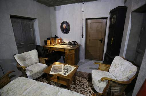 Découvrez le bunker où Adolf Hitler a vécu ses derniers jours - VIDEO