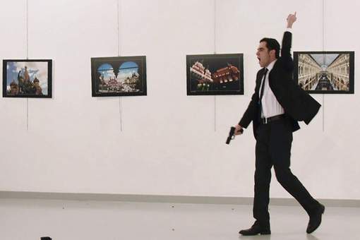 Le récit du photographe qui a immortalisé l`assassinat de l`ambassadeur russe
