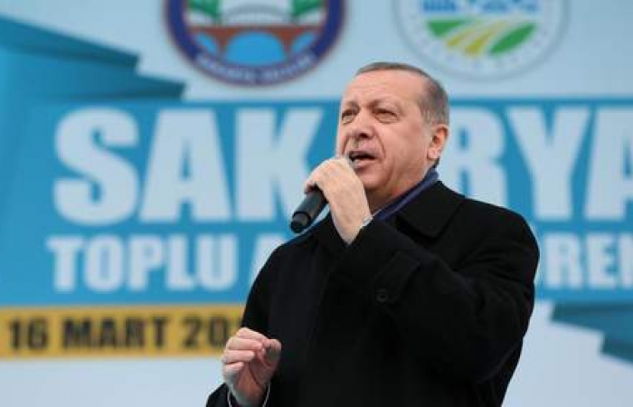 Hollande et Merkel fustigent les propos d'Erdogan sur le nazisme