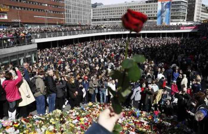 Des milliers de Suédois crient leur rejet du terrorisme