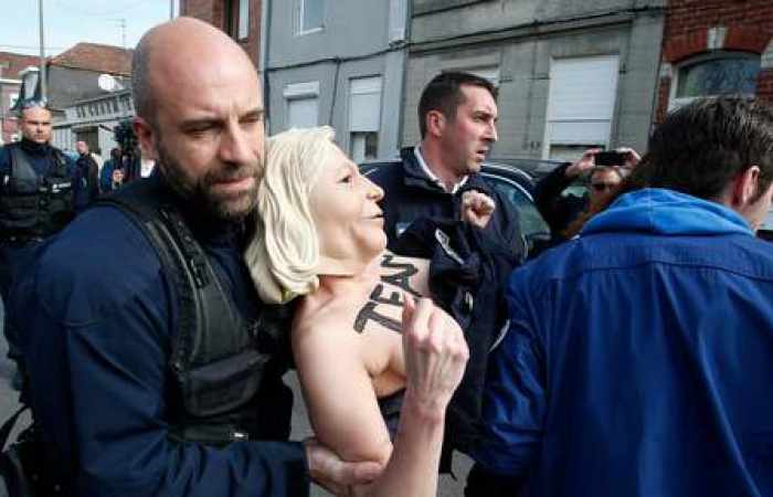 Des militantes Femen interpellées près du bureau de vote de Marine Le Pen