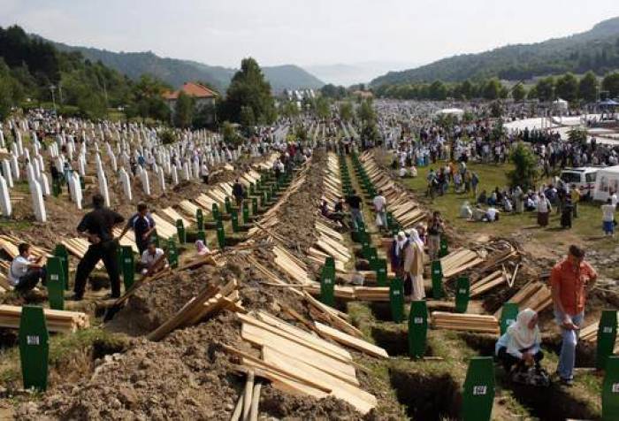 L'Europe appelle la Serbie à reconnaître le "génocide" de Srebrenica