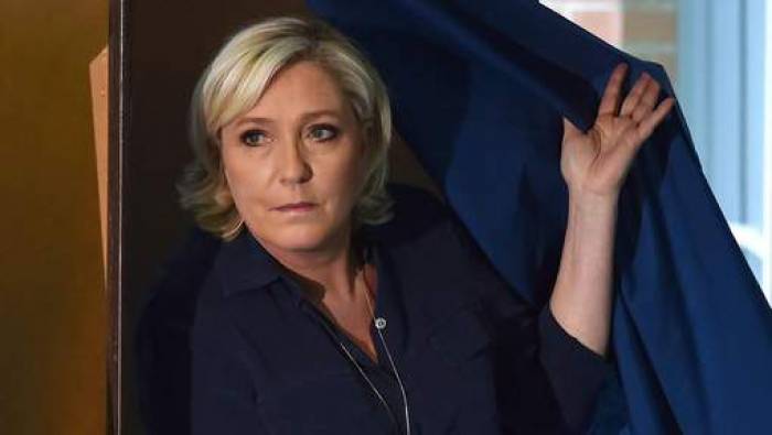 Marine Le Pen se cache bien derrière le compte Twitter d'Anne Lalanne