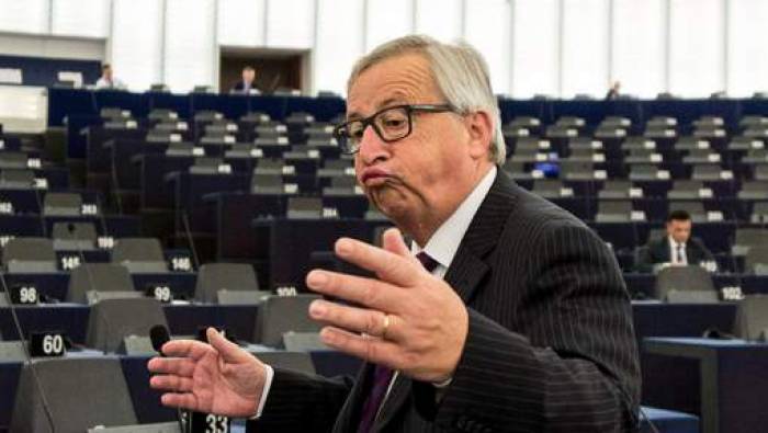 "Vous êtes ridicules": Juncker s'en prend aux eurodéputés