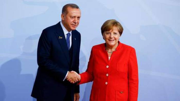 Merkel dit avoir de "profondes divergences" avec Erdogan
