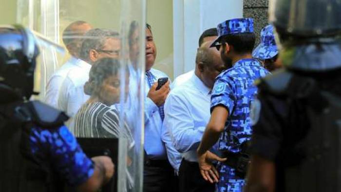 Le Parlement des Maldives bouclé par l'armée