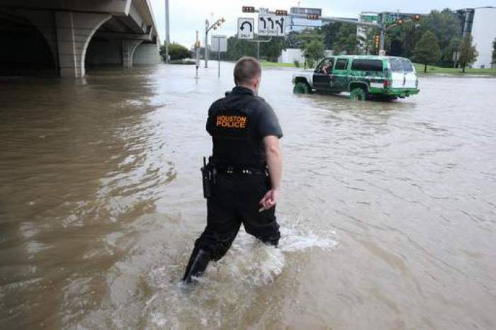 Houston compte ses morts, plus de 13.000 personnes secourues