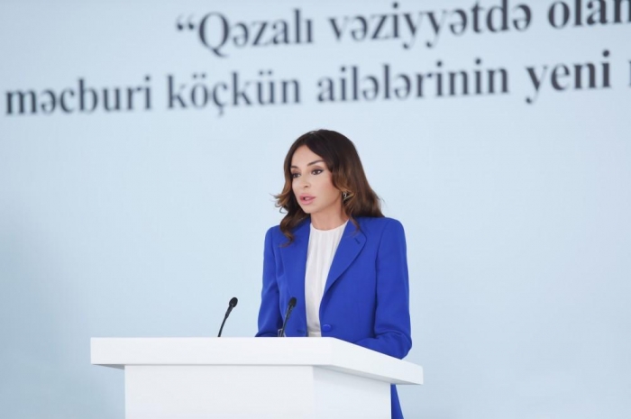 Mehriban Aliyeva attends ceremony to give out new apartments to IDPs
