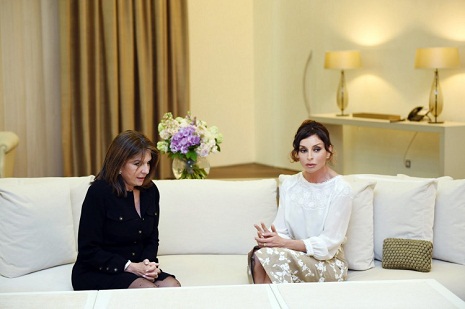 Azerbaijan`s first lady meets with member of French Senate