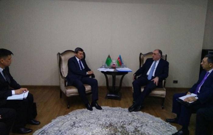 Außenminister von Aserbaidschan, Turkmenistan und Türkei halten Treffen in Baku ab